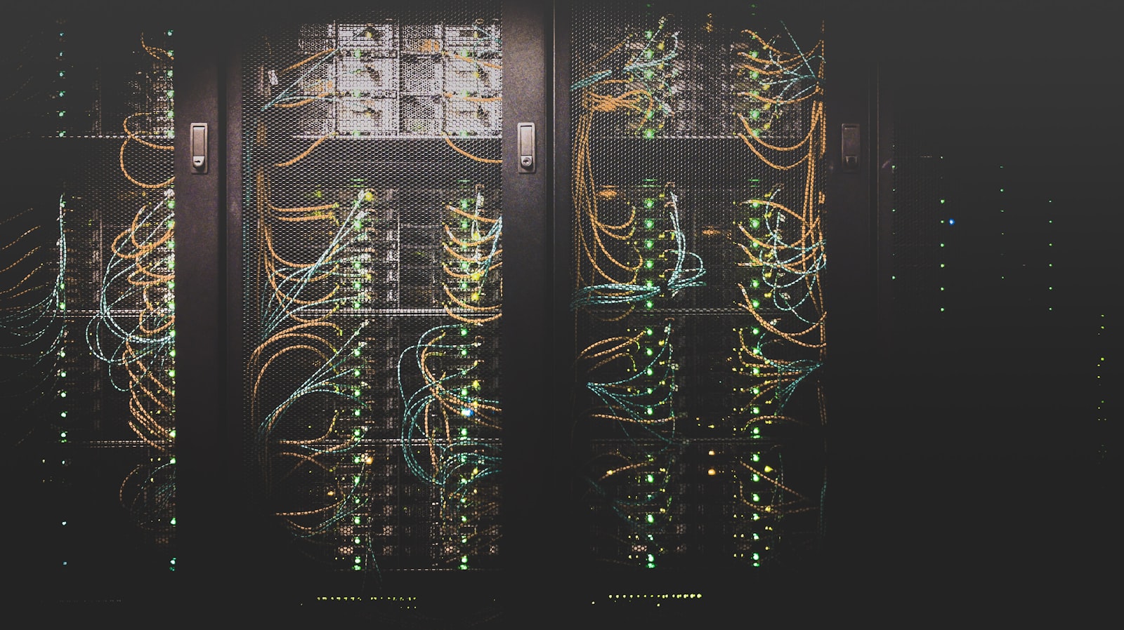 Infraestructura de red y data center profesional
